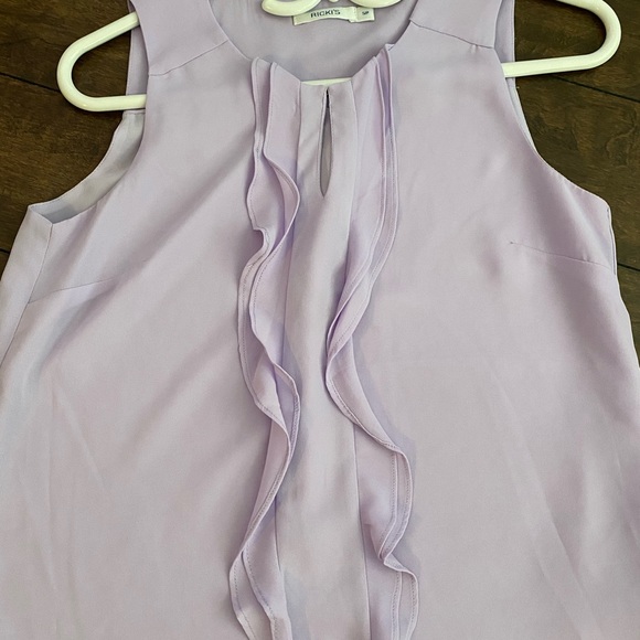 Ladies Lavender sleeveless blouse - Picture 4 of 4